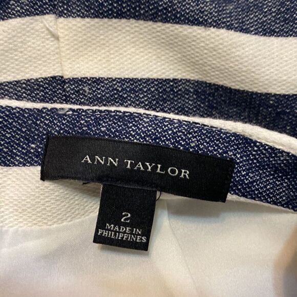 Ann Taylor Blue White skirt, size 2 - Picture 3 of 3